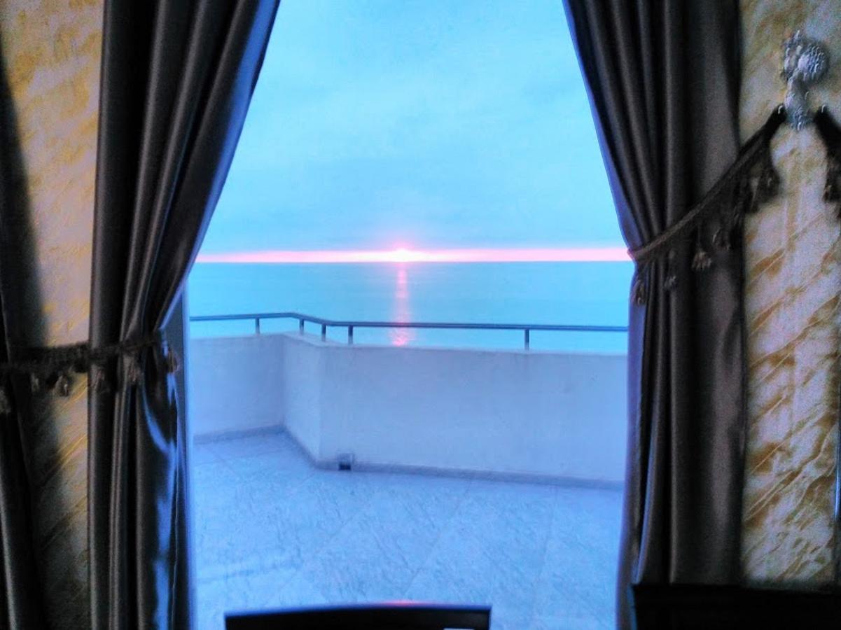 באטומי Penthouse Hotel מראה חיצוני תמונה